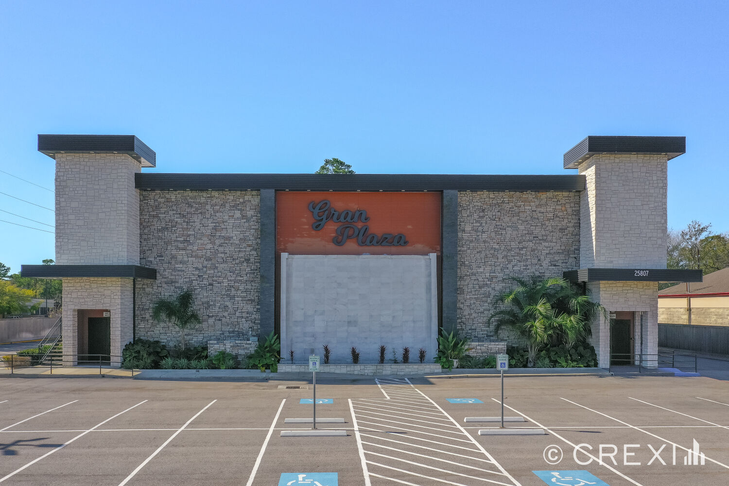 Exceptional Mixed Use Opportunity Prime I-45 Frontage 17,000 SF Building